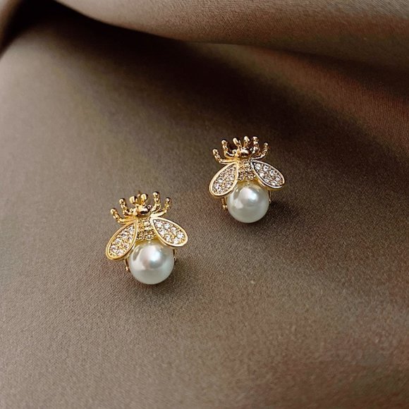 June Glow Jewelry - HOST PICK- Pearled Honey Bee Earrings